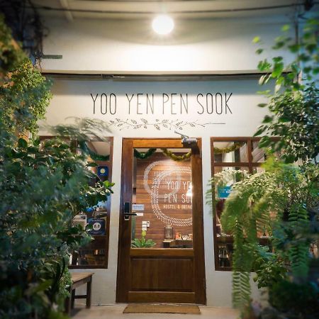 Yoo Yen Pen Sook Hostel Bangkok Bagian luar foto