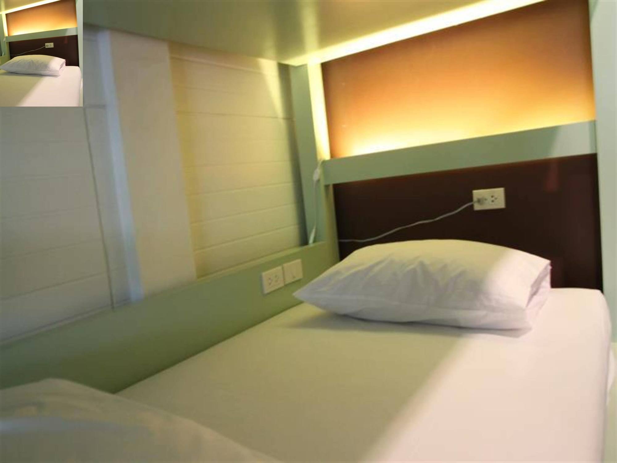 Yoo Yen Pen Sook Hostel Bangkok Bagian luar foto