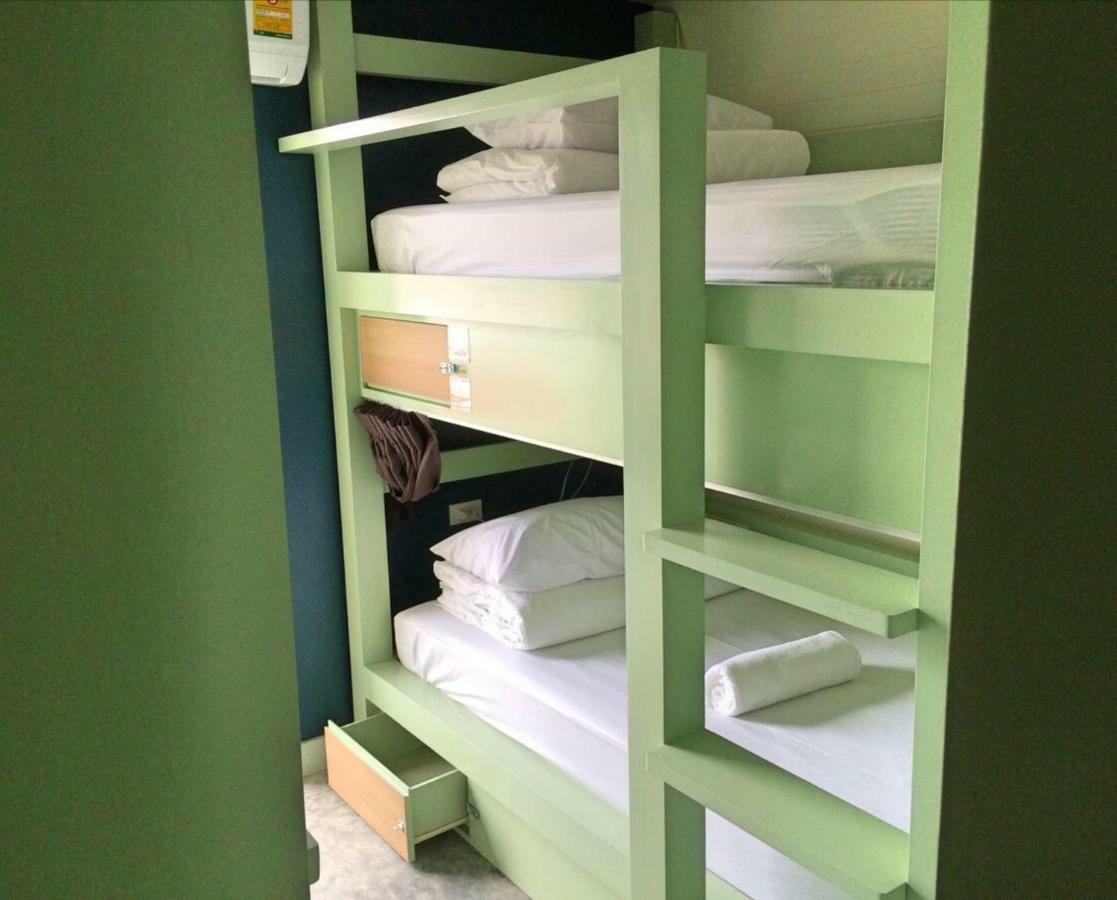 Yoo Yen Pen Sook Hostel Bangkok Bagian luar foto