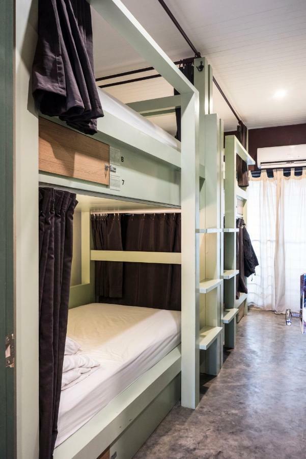 Yoo Yen Pen Sook Hostel Bangkok Bagian luar foto
