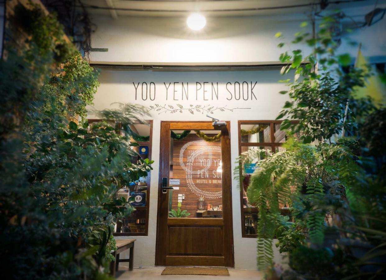 Yoo Yen Pen Sook Hostel Bangkok Bagian luar foto