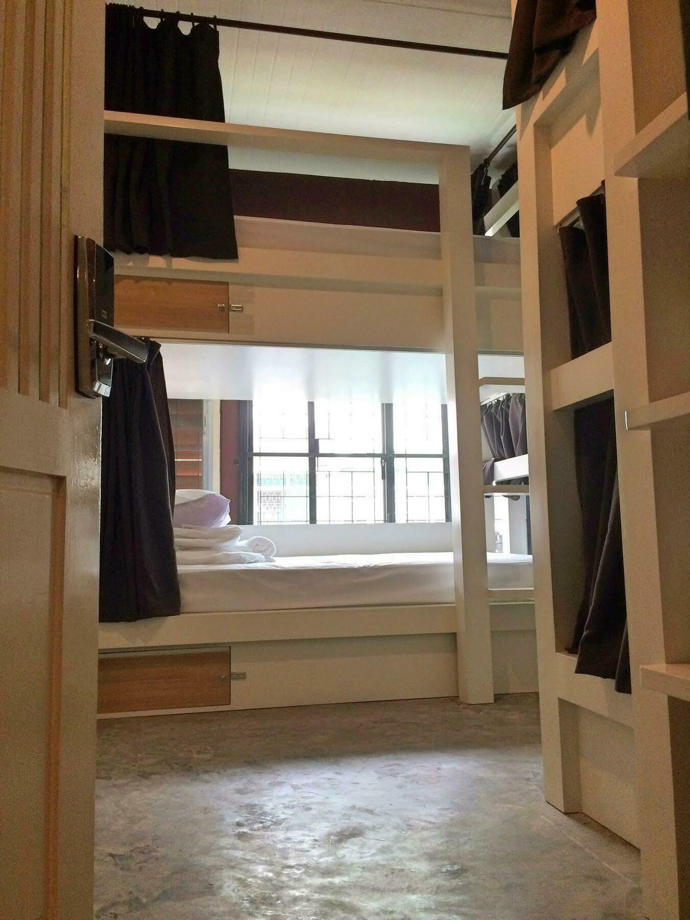 Yoo Yen Pen Sook Hostel Bangkok Bagian luar foto